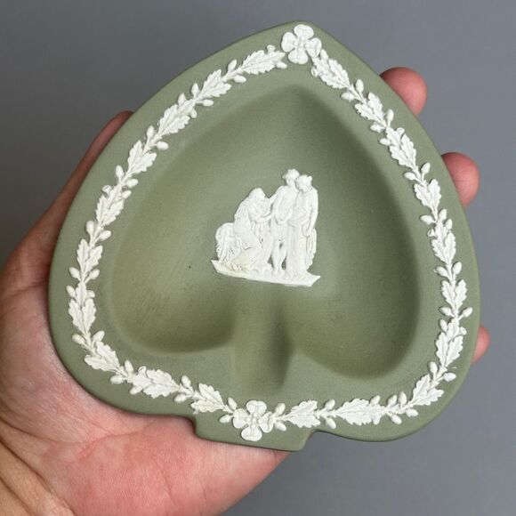 Wedgwood Sage Green Jasperware Spade Trinket Dish - Picture 5 of 7